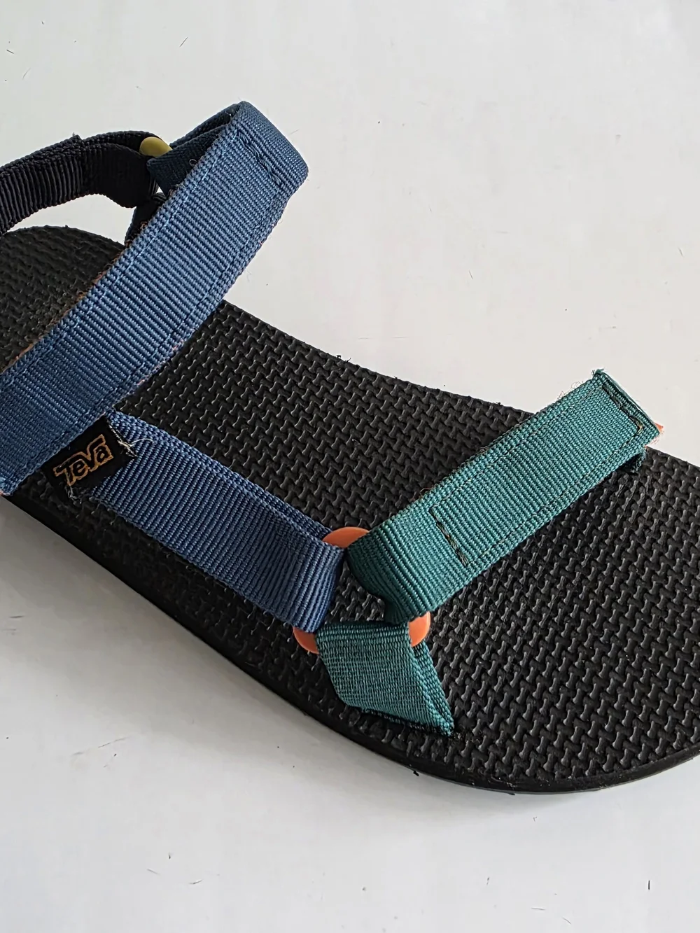 Teva Colorblock Kids  Sport Sandals in Teal, Navy & Black. UNISEX SIZE 4